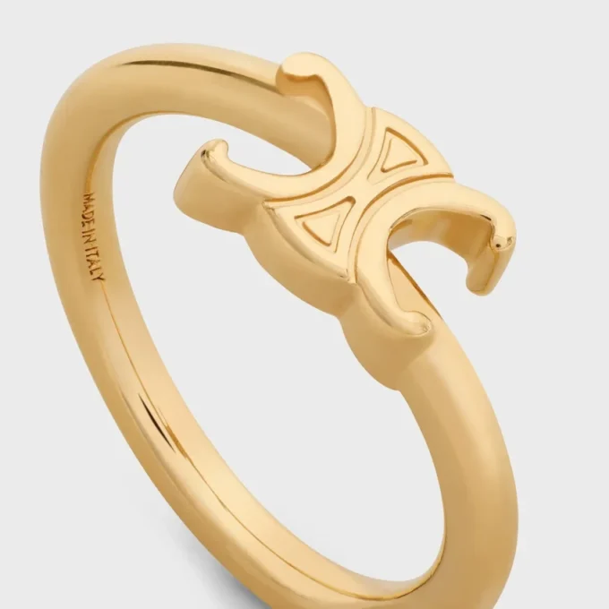 Anillo asimétrico Triomphe en latón con acabado dorado Anillo asimétrico Triomphe en latón con acabado dorado