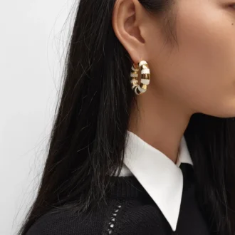 Aros esmerilados en esmalte y latón con acabado dorado