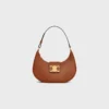 Bolso Ava Triomphe mediano en piel de becerro lisa Bolso Ava Triomphe mediano en piel de becerro lisa