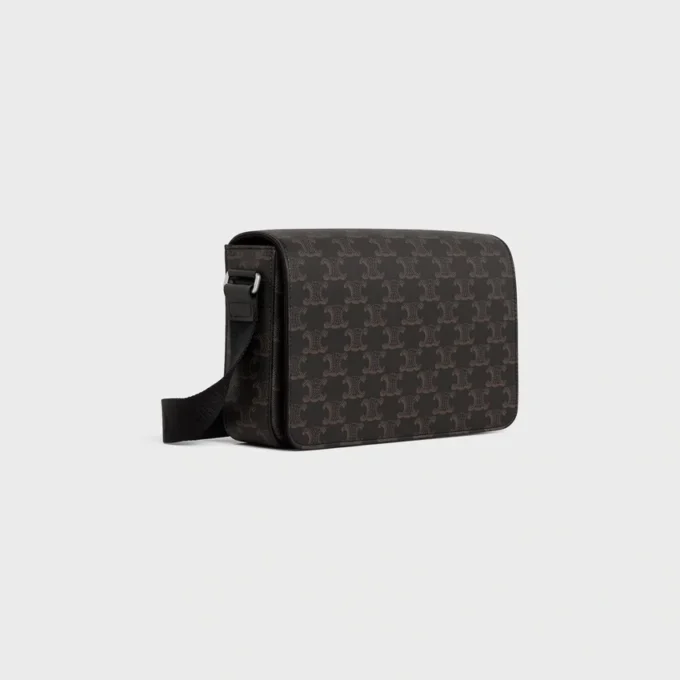 Bolso bandolera con solapa en Triomphe Canvas y piel de becerro