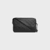 Bolso bandolera mediano de piel de becerro con relieve Triomphe