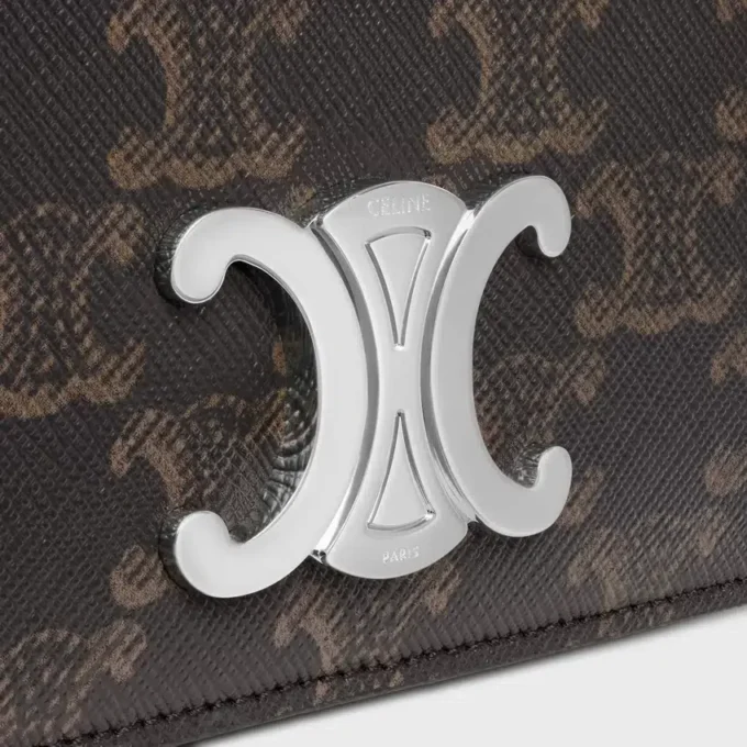 Bolso bandolera pequeño Triomphe en Triomphe Canvas y piel de becerro