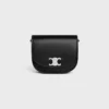 Bolso Besace Triomphe mediano en piel de becerro natural flexible Bolso Besace Triomphe mediano en piel de becerro natural flexible