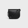 Bolso Besace Triomphe mediano en piel de becerro natural flexible Bolso Besace Triomphe mediano en piel de becerro natural flexible