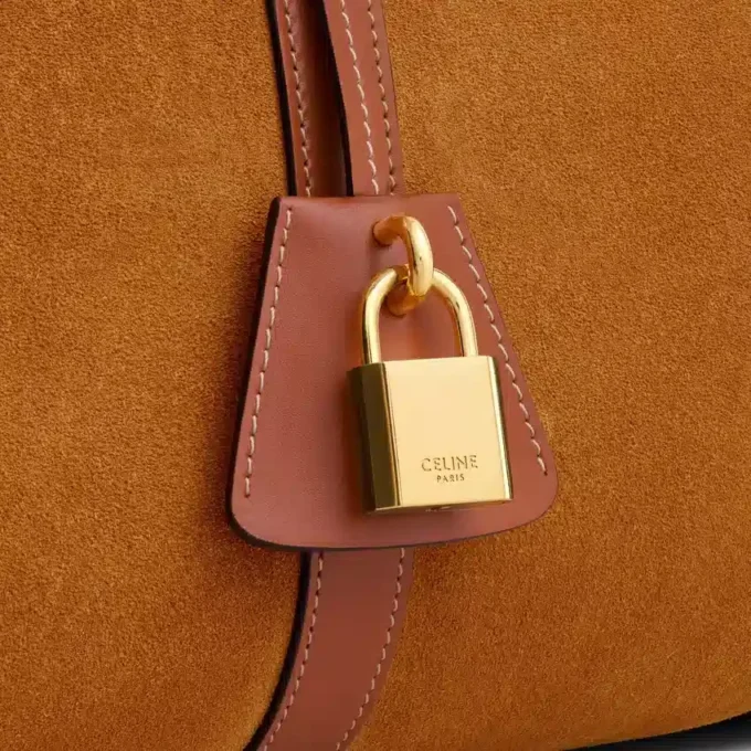 Bolso Boston grande en piel de becerro anteada Bolso Boston grande en piel de becerro anteada