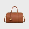 Bolso Boston grande en piel de becerro granulada flexible