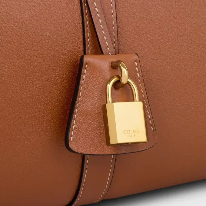 Bolso Boston grande en piel de becerro granulada flexible