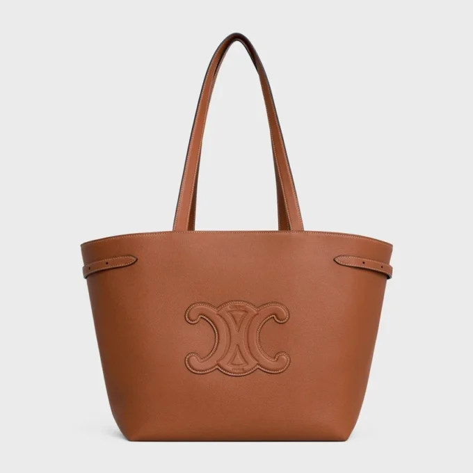 Bolso Cabas AnaïS Cuir Triomphe mediano en piel de becerro granulada Bolso Cabas AnaïS Cuir Triomphe mediano en piel de becerro granulada