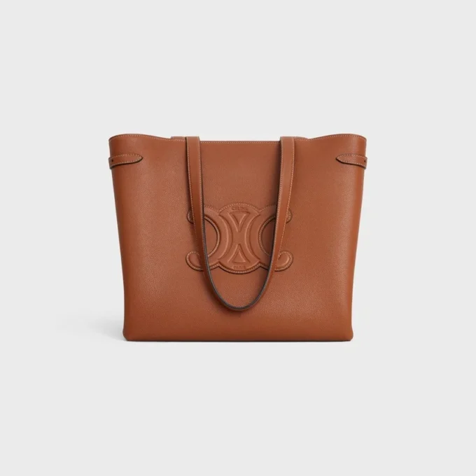 Bolso Cabas AnaïS Cuir Triomphe mediano en piel de becerro granulada Bolso Cabas AnaïS Cuir Triomphe mediano en piel de becerro granulada