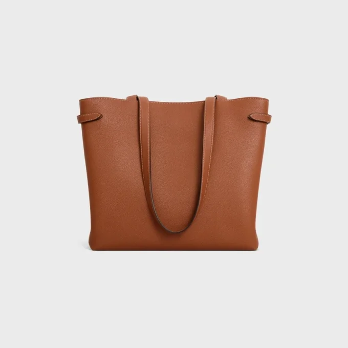 Bolso Cabas AnaïS Cuir Triomphe mediano en piel de becerro granulada Bolso Cabas AnaïS Cuir Triomphe mediano en piel de becerro granulada