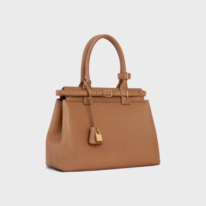 Bolso CELINE Conti en piel de becerro granulada y flexible Bolso CELINE Conti en piel de becerro granulada y flexible