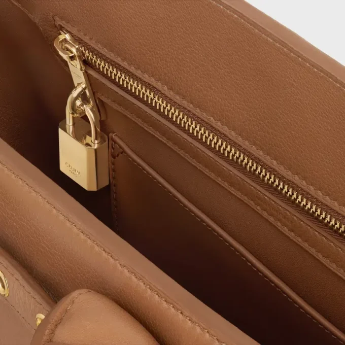 Bolso CELINE Conti en piel de becerro granulada y flexible Bolso CELINE Conti en piel de becerro granulada y flexible