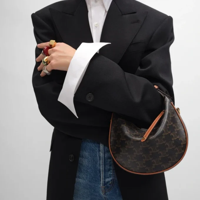 Bolso Celine Lulu para adolescente en Triomphe Canvas y piel de becerro Bolso Celine Lulu para adolescente en Triomphe Canvas y piel de becerro