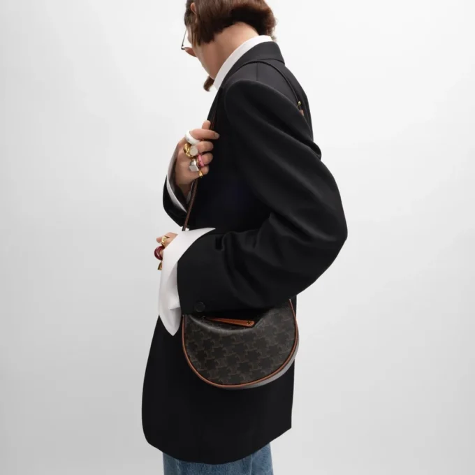 Bolso Celine Lulu para adolescente en Triomphe Canvas y piel de becerro Bolso Celine Lulu para adolescente en Triomphe Canvas y piel de becerro
