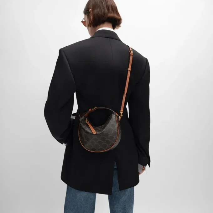 Bolso Celine Lulu para adolescente en Triomphe Canvas y piel de becerro Bolso Celine Lulu para adolescente en Triomphe Canvas y piel de becerro