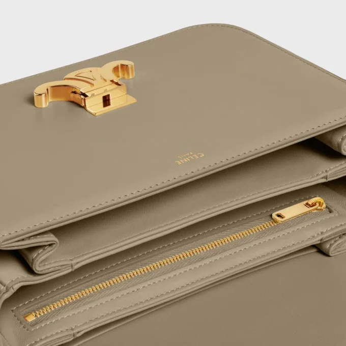 Bolso Classique Triomphe en piel de becerro brillante Bolso Classique Triomphe en piel de becerro brillante