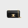 Bolso de hombro con cadena Claude en piel de becerro brillante Bolso de hombro con cadena Claude en piel de becerro brillante