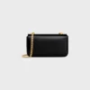 Bolso de hombro con cadena Claude en piel de becerro brillante Bolso de hombro con cadena Claude en piel de becerro brillante