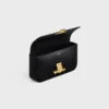 Bolso de hombro con cadena Claude en piel de becerro brillante Bolso de hombro con cadena Claude en piel de becerro brillante