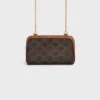 Bolso de mano con cadena en Triomphe Canvas y piel de cordero