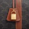 Bolso de viaje mediano en Triomphe Canvas y piel de becerro Bolso de viaje mediano en Triomphe Canvas y piel de becerro