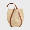 Bolso grande tipo cubo de rafia y piel de becerro Bolso grande tipo cubo de rafia y piel de becerro