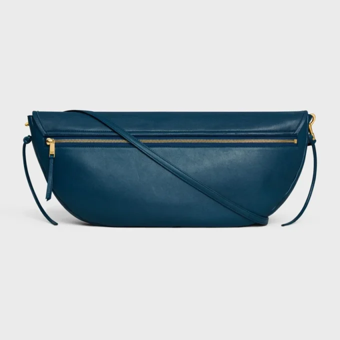 Bolso Halfmoon Soft Triomphe en piel de cordero flexible y brillante Bolso Halfmoon Soft Triomphe en piel de cordero flexible y brillante
