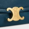 Bolso Halfmoon Soft Triomphe en piel de cordero flexible y brillante Bolso Halfmoon Soft Triomphe en piel de cordero flexible y brillante