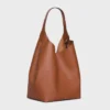 Bolso Hobo grande en piel de becerro natural flexible Bolso Hobo grande en piel de becerro natural flexible