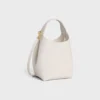 Bolso Hobo pequeño en piel de becerro lisa y flexible Bolso Hobo pequeño en piel de becerro lisa y flexible