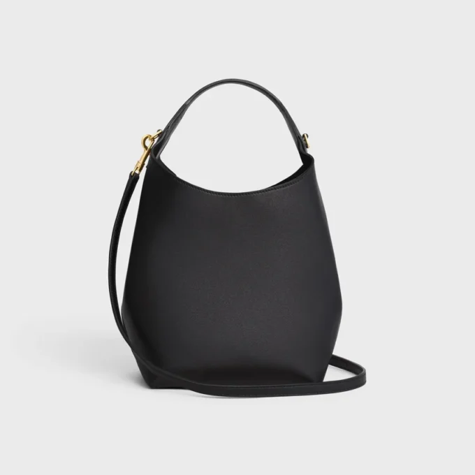 Bolso Hobo pequeño en piel de becerro lisa y flexible Bolso Hobo pequeño en piel de becerro lisa y flexible