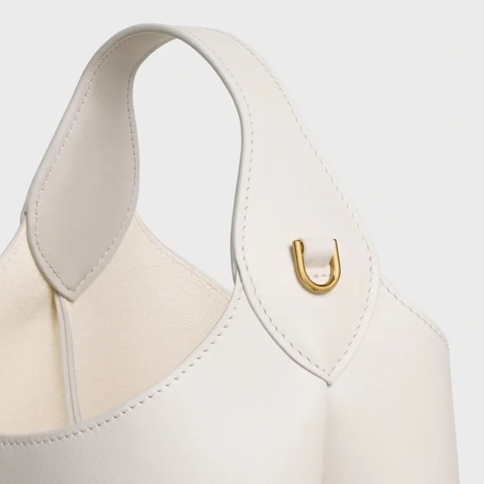 Bolso Hobo pequeño en piel de becerro lisa y flexible Bolso Hobo pequeño en piel de becerro lisa y flexible