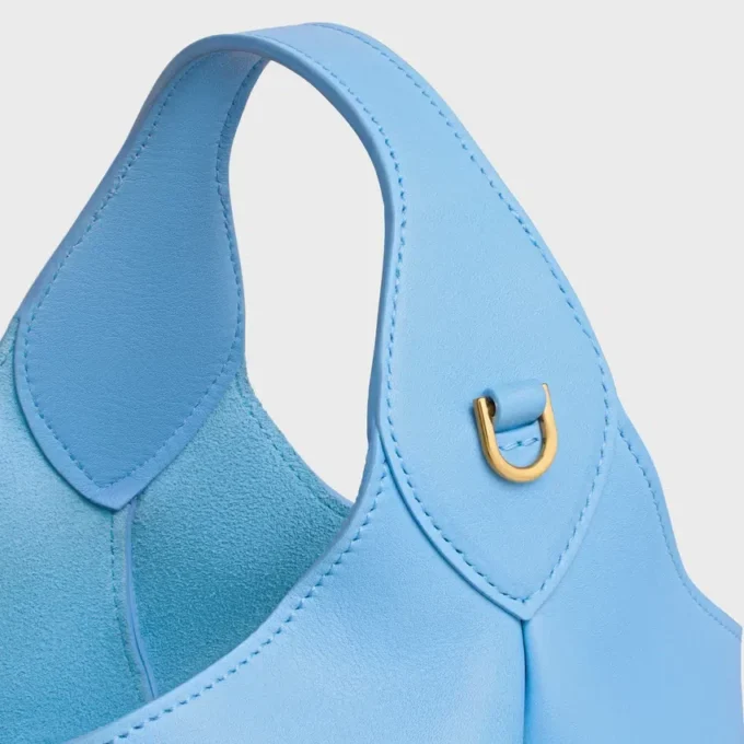 Bolso Hobo pequeño en piel de becerro lisa y flexible Bolso Hobo pequeño en piel de becerro lisa y flexible
