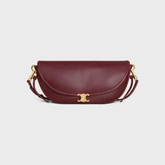 Bolso Little Halfmoon Soft Triomphe en piel de cordero flexible y brillante