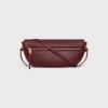 Bolso Little Halfmoon Soft Triomphe en piel de cordero flexible y brillante Bolso Little Halfmoon Soft Triomphe en piel de cordero flexible y brillante