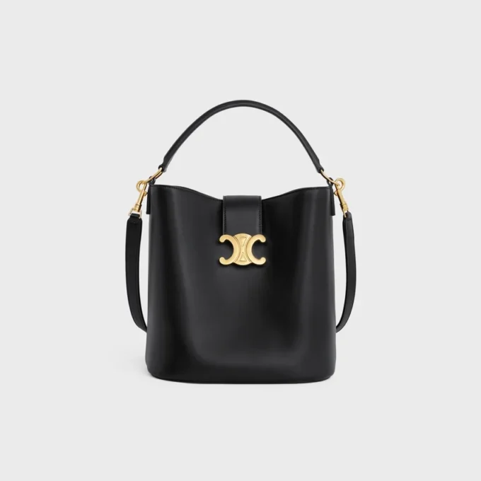 Bolso Louise mediano tipo cubo en piel de becerro lisa Bolso Louise mediano tipo cubo en piel de becerro lisa