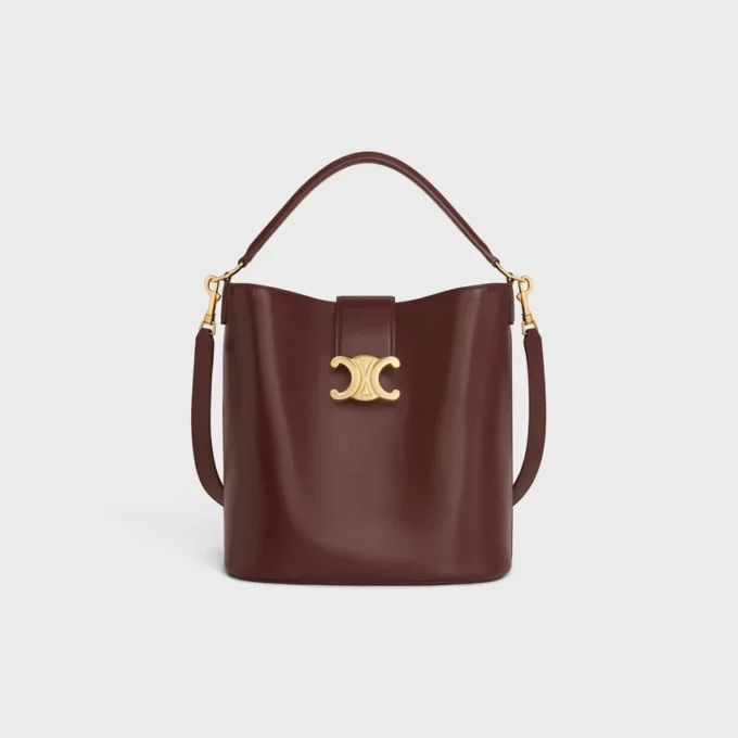 Bolso Louise mediano tipo cubo en piel de becerro lisa Bolso Louise mediano tipo cubo en piel de becerro lisa