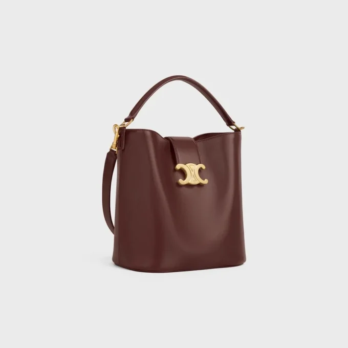 Bolso Louise mediano tipo cubo en piel de becerro lisa Bolso Louise mediano tipo cubo en piel de becerro lisa