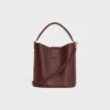 Bolso Louise mediano tipo cubo en piel de becerro lisa Bolso Louise mediano tipo cubo en piel de becerro lisa