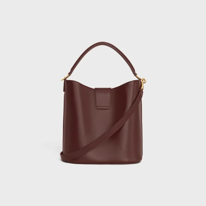 Bolso Louise mediano tipo cubo en piel de becerro lisa Bolso Louise mediano tipo cubo en piel de becerro lisa
