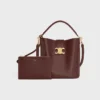 Bolso Louise mediano tipo cubo en piel de becerro lisa Bolso Louise mediano tipo cubo en piel de becerro lisa