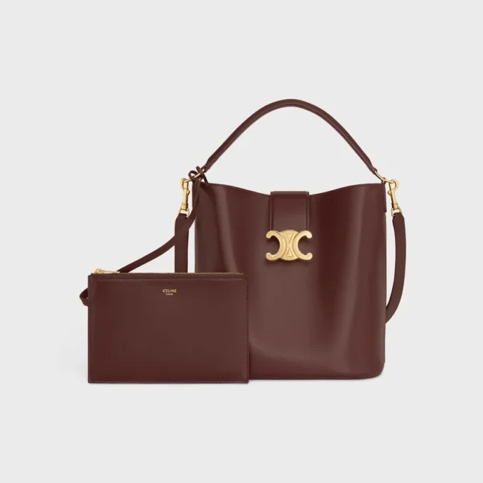 Bolso Louise mediano tipo cubo en piel de becerro lisa Bolso Louise mediano tipo cubo en piel de becerro lisa