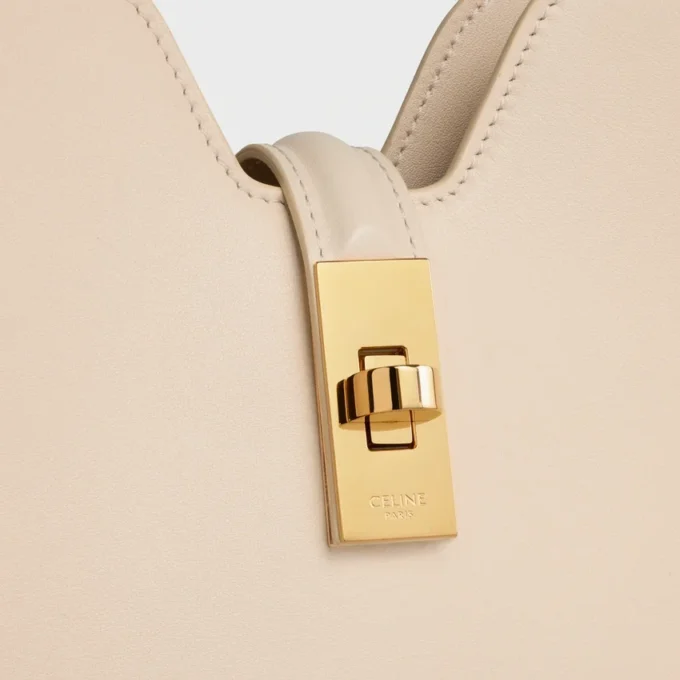 Bolso pequeño Camille Soft 16 en piel de becerro lisa Bolso pequeño Camille Soft 16 en piel de becerro lisa