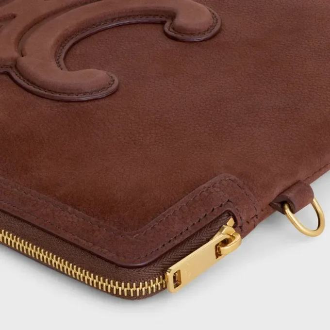 Bolso pequeño con correa Cuir Triomphe en piel de becerro granulada Bolso pequeño con correa Cuir Triomphe en piel de becerro granulada
