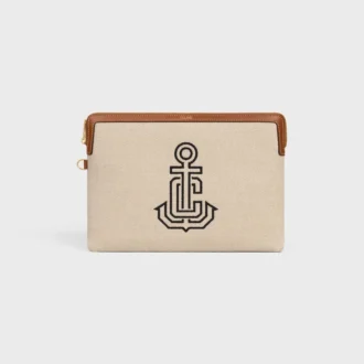 Bolso pequeño con correa de tejido con bordado de anclas y piel de becerro