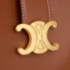 Bolso pequeño Louise de piel de becerro lisa Bolso pequeño Louise de piel de becerro lisa