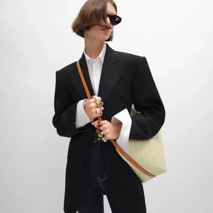 Bolso shopper blando en Triomphe Canvas y piel de becerro