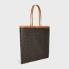 Bolso shopper grande y plano en Triomphe Canvas Bolso shopper grande y plano en Triomphe Canvas