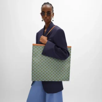Bolso shopper grande y plano en Triomphe Canvas