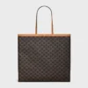 Bolso shopper grande y plano en Triomphe Canvas Bolso shopper grande y plano en Triomphe Canvas